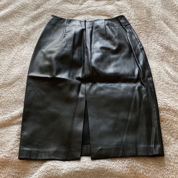 Black pleather pencil skirt - Picture 2 of 2